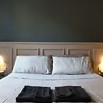 Room222 - Stylish Room La Spezia Old Town - 5\' Station To Cinque Terre