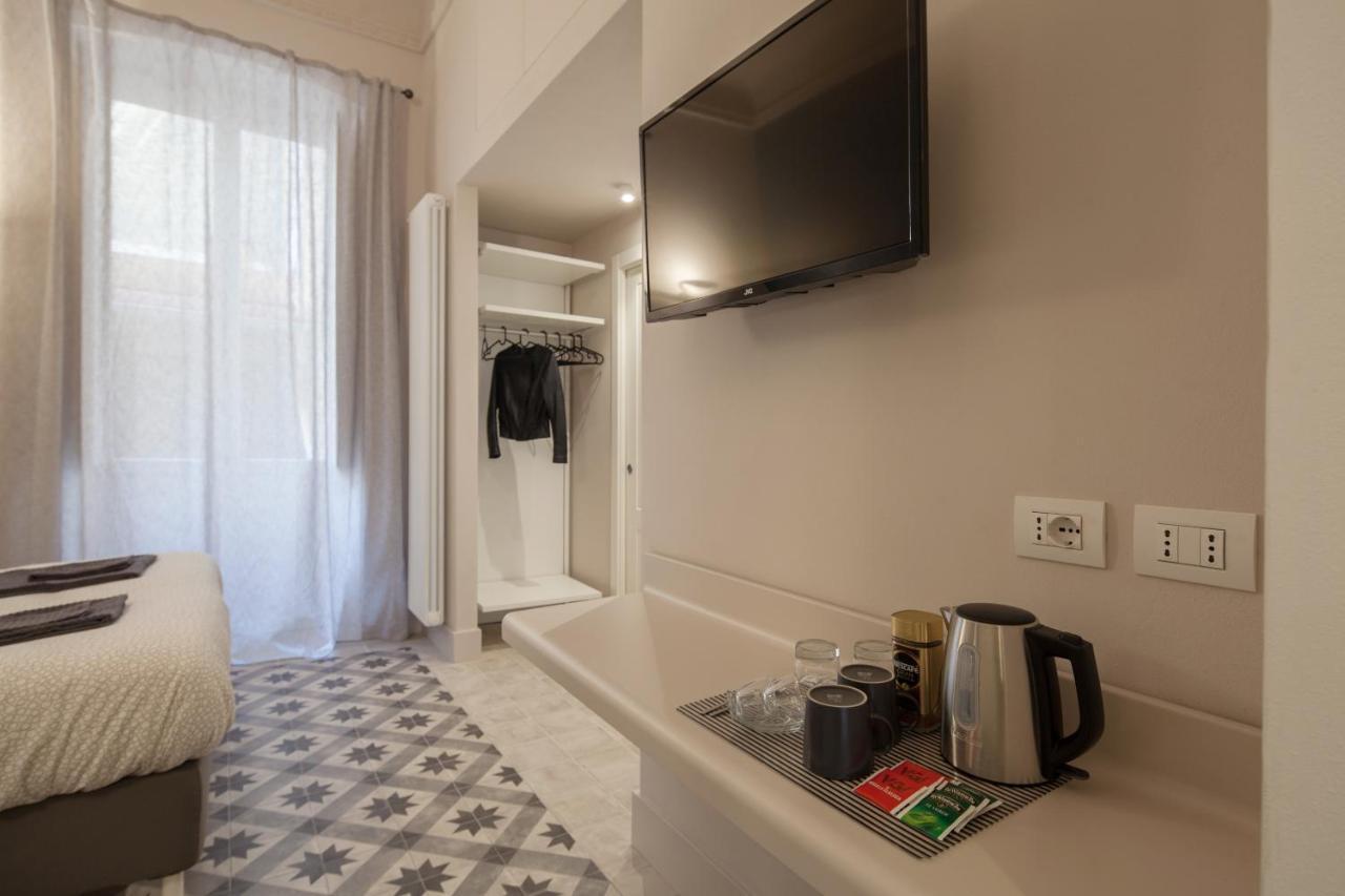 Affittacamere Room222 - Stylish Old Town - 5' Station To Cinque Terre La Spezia